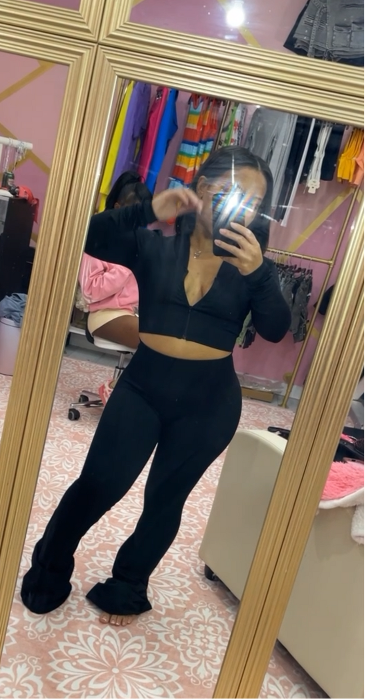 woman wearing black 2 piece activewear set